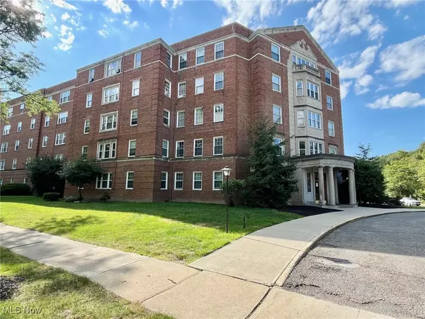13800 Fairhill RD #321, Shaker Heights, OH 44120