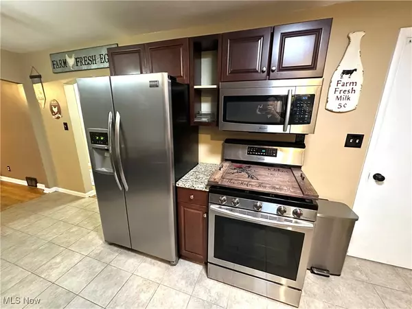 Youngstown, OH 44514,1720 Sequoya DR