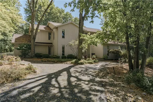 Pepper Pike, OH 44124,15 Laurel Hill LN