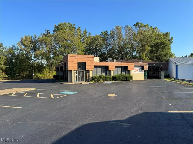 1616 W Main ST, Louisville, OH 44641