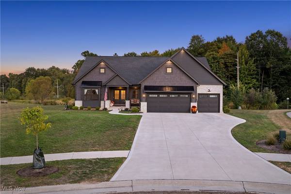 310 Heatherby LN NE, Hartville, OH 44632