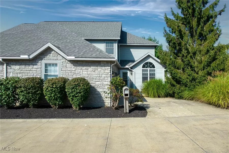 1056 Wycliff LN, Akron, OH 44313