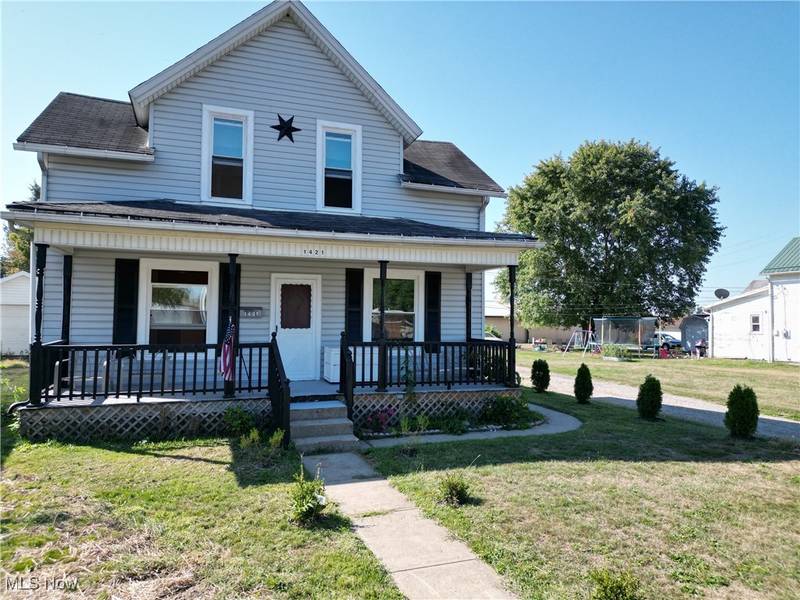 1421 Chestnut ST, Coshocton, OH 43812