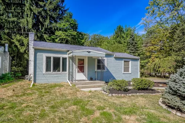 7210 Grove AVE,  Bedford,  OH 44146