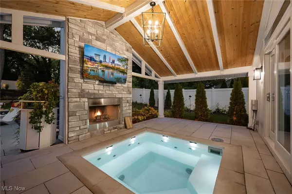 Westlake, OH 44145,2742 Horseshoe BLVD