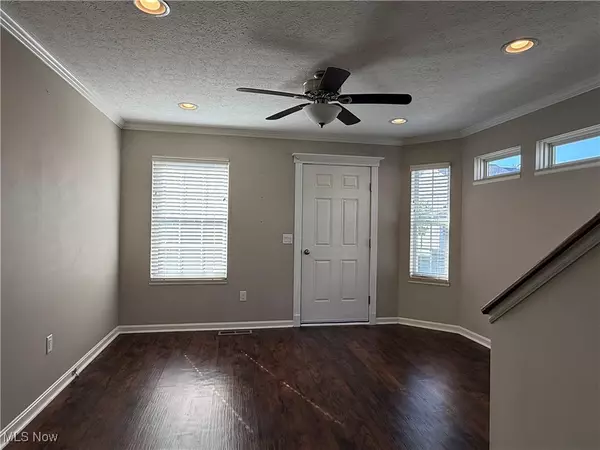 Painesville, OH 44077,303 Ivy LN