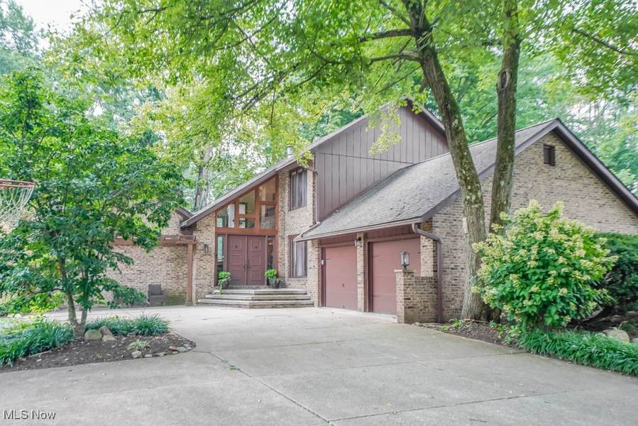 2664 Pine Lake TRL, Uniontown, OH 44685