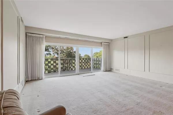 Akron, OH 44303,275 N Portage Path #5A