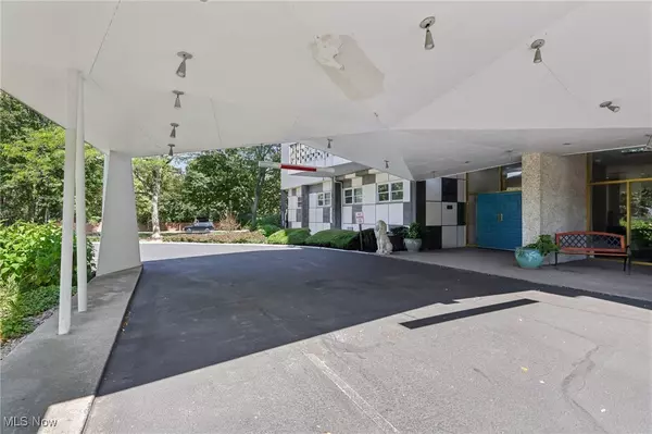 Akron, OH 44303,275 N Portage Path #5A