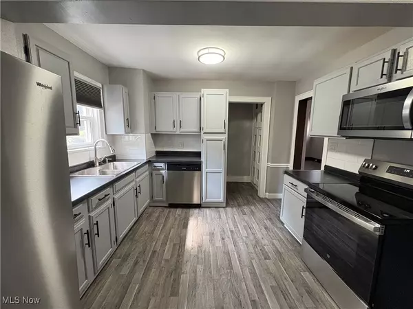 Akron, OH 44305,621 Hallie AVE