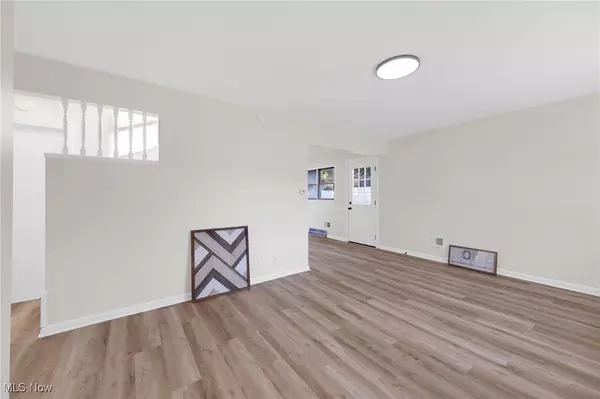 Akron, OH 44314,1149 Winston ST