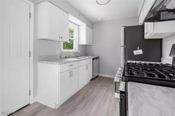 Akron, OH 44314,1088 Battles AVE