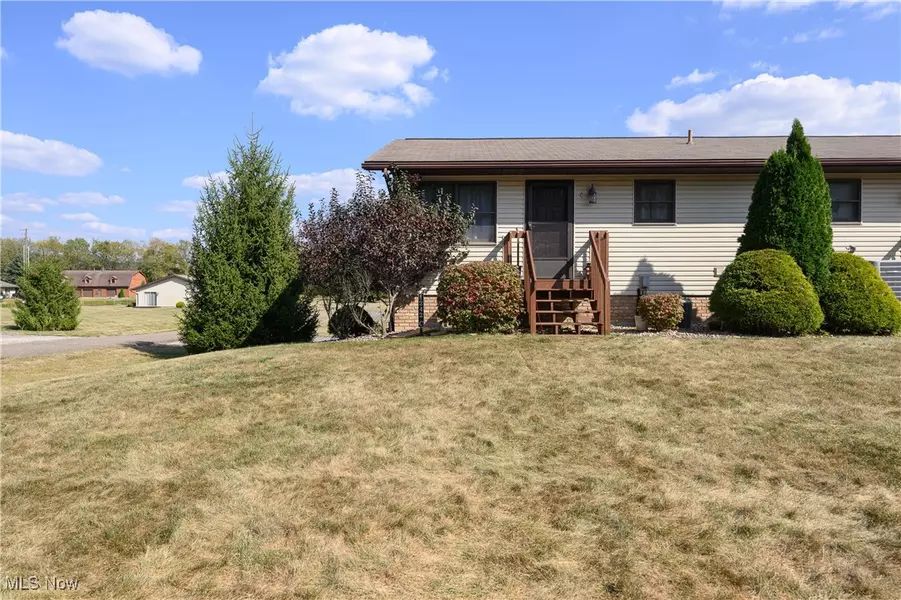 1242 Schneiders Crossing RD NW #C, Dover, OH 44622
