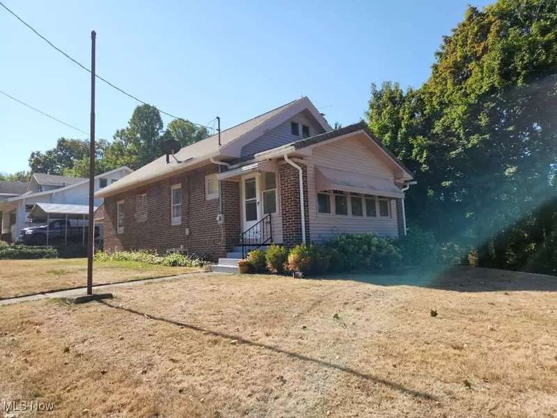 1792 Malasia RD, Akron, OH 44305