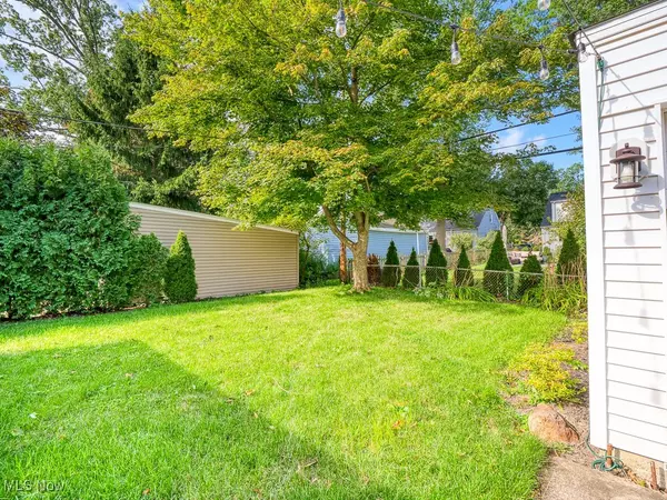 Bay Village, OH 44140,570 Juneway DR