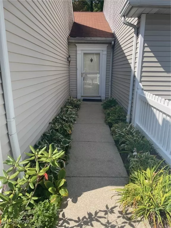 Akron, OH 44313,720 Winding WAY