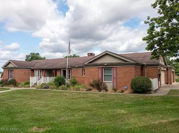 1660 Knob Hill DR, Coshocton, OH 43812