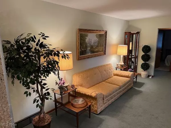 Hartville, OH 44632,9790` Smithdale AVE NE