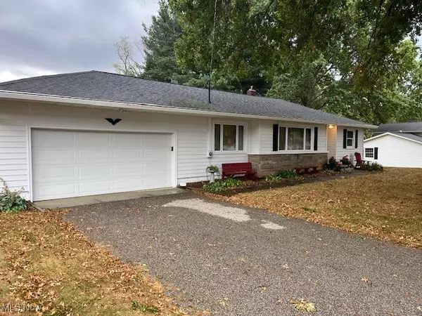 9790` Smithdale AVE NE,  Hartville,  OH 44632