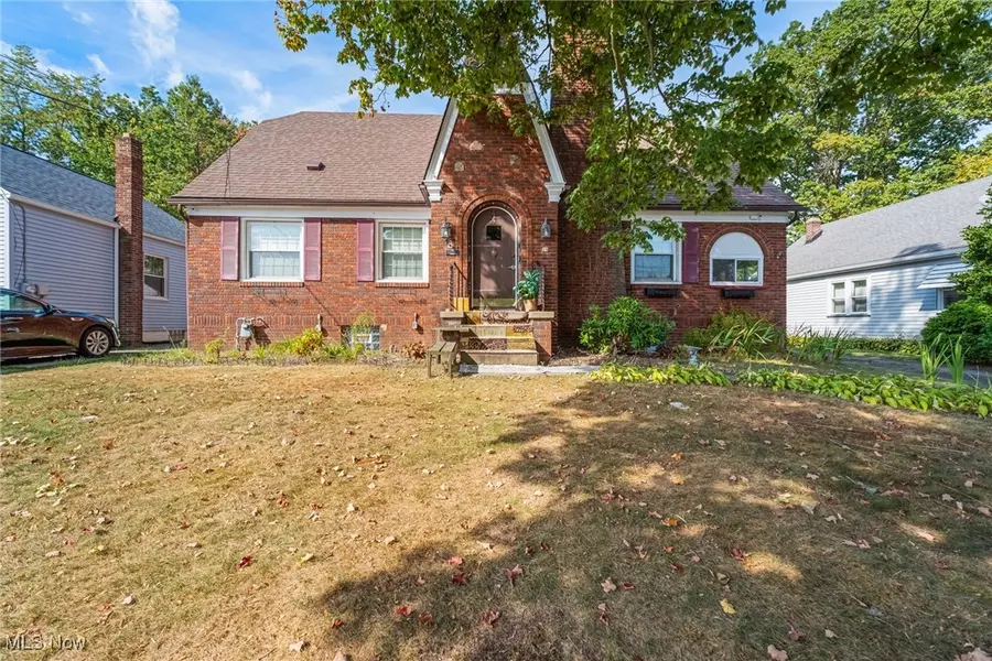 28 Terrace DR, Youngstown, OH 44512