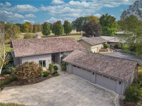 563 E Acadia PT, Aurora, OH 44202