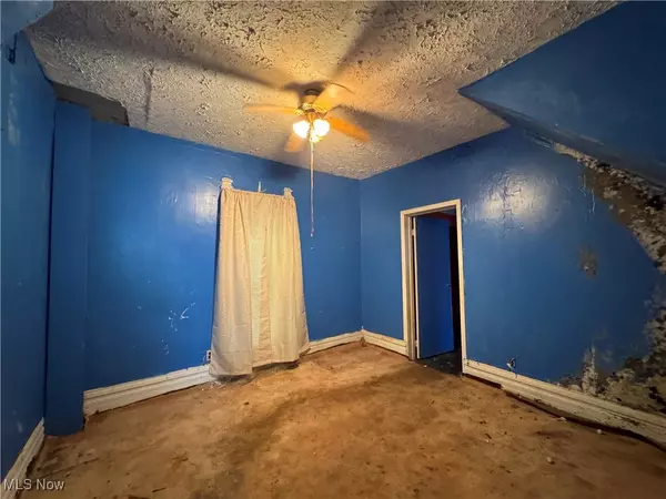 Andover, OH 44003,143 Hickory ST