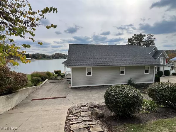 Malvern, OH 44644,32 E Mohawk DR