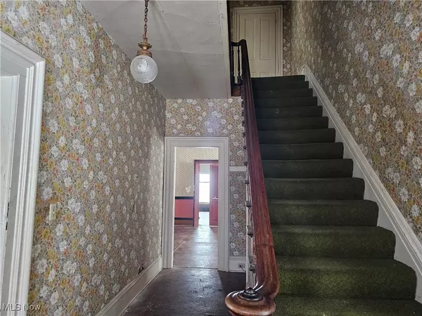 Burton, OH 44021,14576 W Park ST