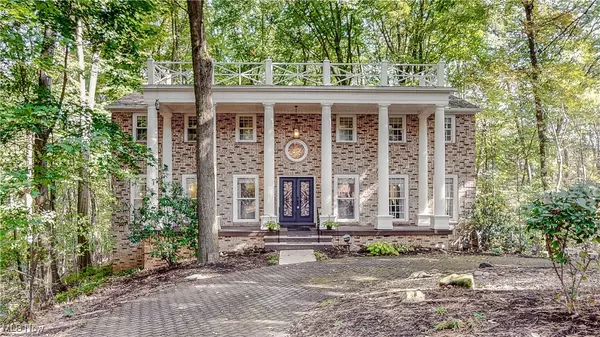 1785 Fairlawn Knolls DR, Akron, OH 44313