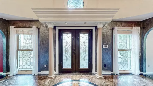 Akron, OH 44313,1785 Fairlawn Knolls DR