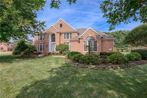 8325 Condor CIR NW, Massillon, OH 44646