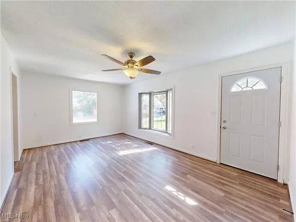 Madison, OH 44057,6081 Douglas DR