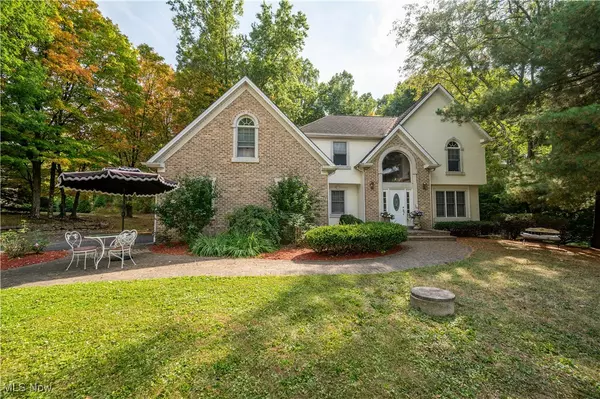 6261 Whispering Meadows DR, Canfield, OH 44406