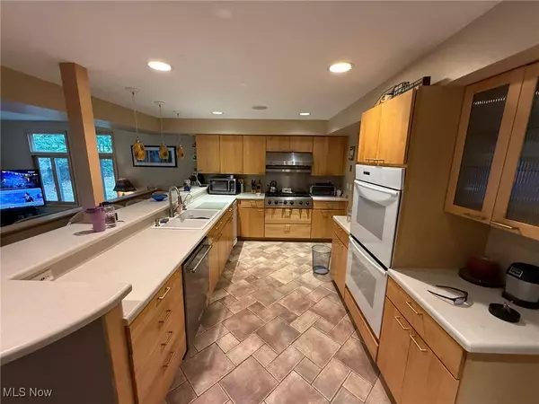 Chagrin Falls, OH 44023,8298 Valley DR