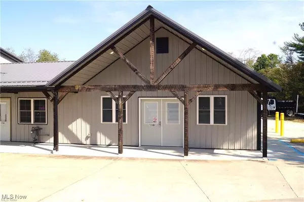 120 Scio RD SE #A/B, Carrollton, OH 44615