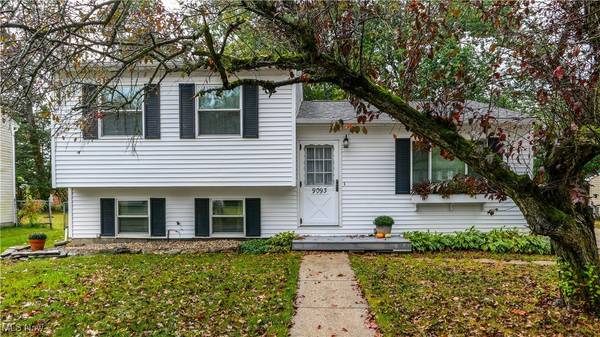 9093 Wilverne DR, Windham, OH 44288