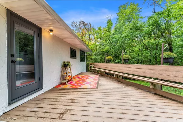 Seven Hills, OH 44131,29 Skyview DR