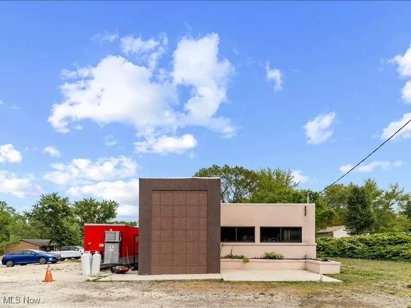 Akron, OH 44306,1445 Massillon RD