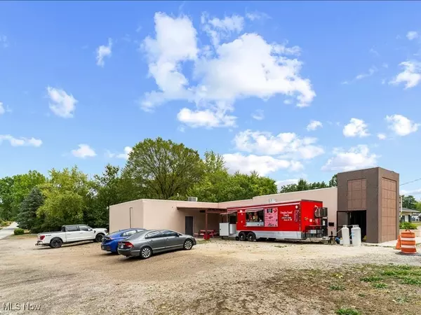 Akron, OH 44306,1445 Massillon RD