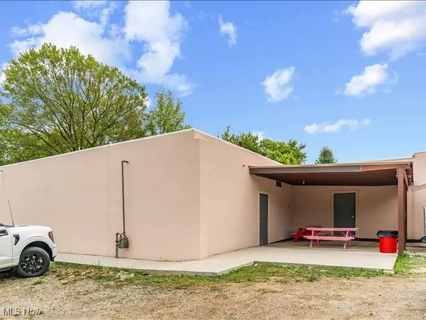 Akron, OH 44306,1445 Massillon RD