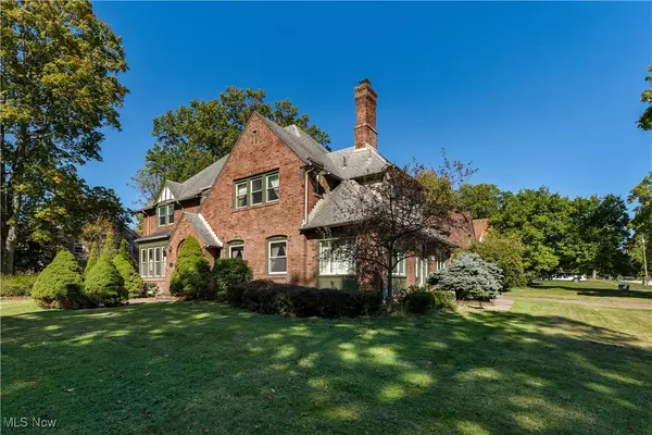 Youngstown, OH 44504,402 Tod LN