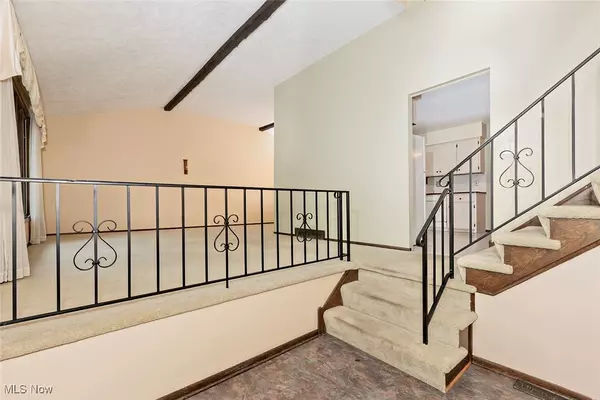 Solon, OH 44139,32650 Stony Brook LN