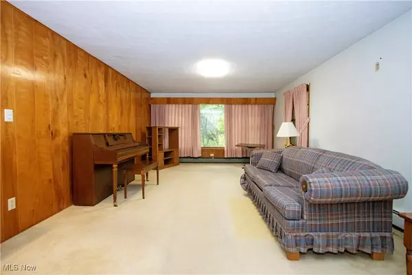 Orrville, OH 44667,2044 Paradise RD