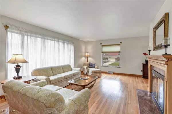 Parma, OH 44129,5717 Chestnut DR