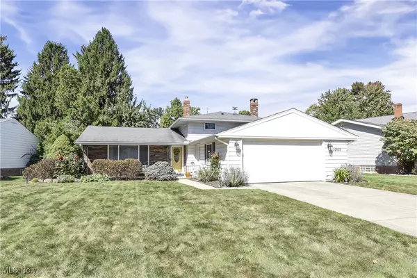 22503 Sandy LN, Fairview Park, OH 44126