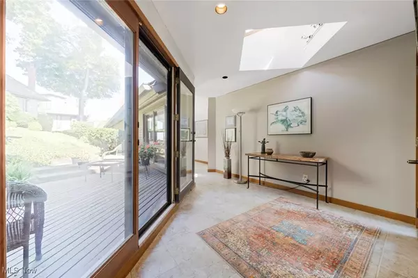 Bay Village, OH 44140,421 Darbys RUN