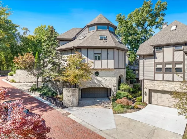 421 Darbys RUN, Bay Village, OH 44140