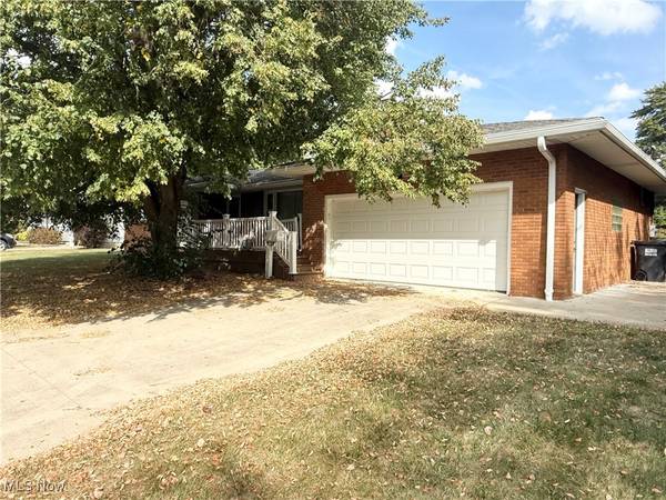 2493 Frostwood DR, Austintown, OH 44515