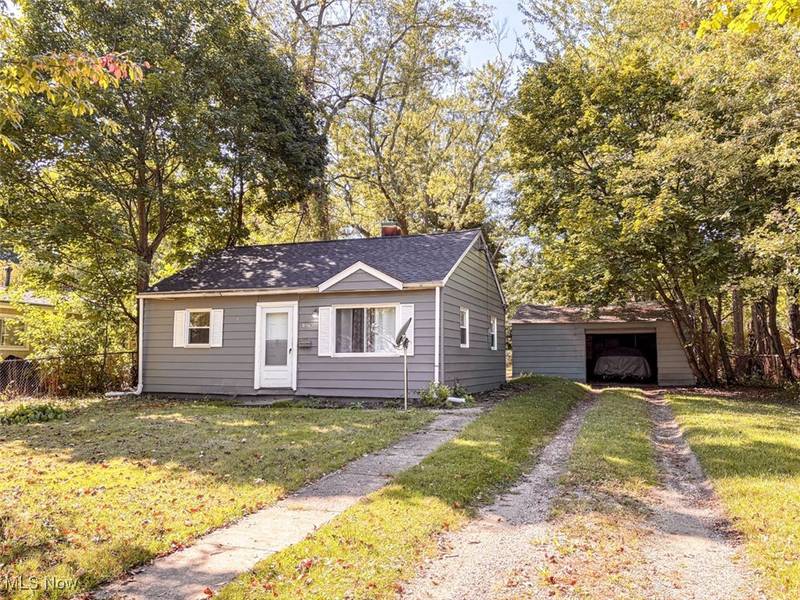1276 Frederick BLVD, Akron, OH 44320