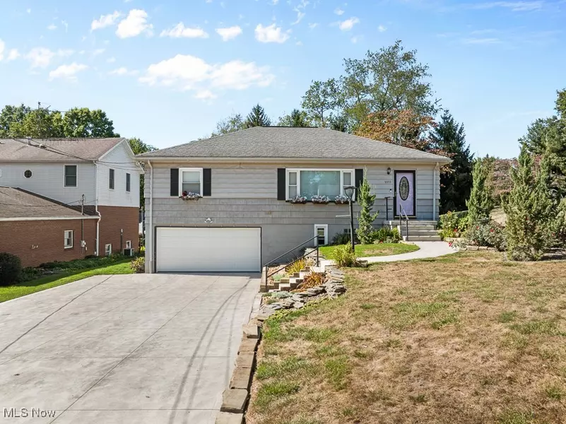 5555 Stuber DR NW, Canton, OH 44718